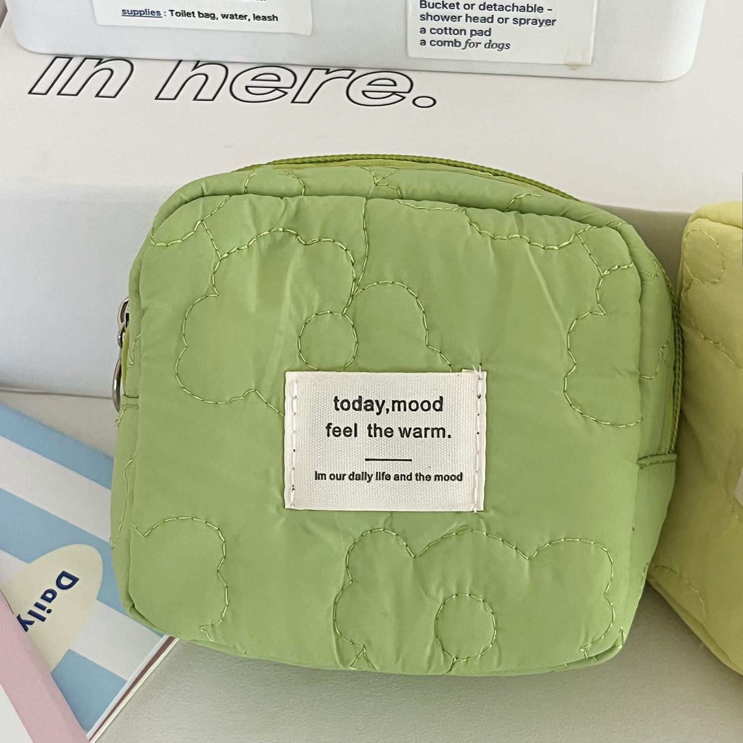 Women s Coin Purse Sweet Flower Quilted Ladies Makeup Case Handbags Female Travel Storage Bags Small Clutch Purse 10.5x5x10.5cm
Women s Coin Purse Sweet Flower Quilted Ladies Makeup Case Handbags Female Travel Storage Bags Small Clutch Purse 10.5x5x10.5cm