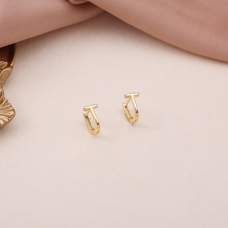 Personalized Small T-Shaped Ear Buckle Letter Earrings Women S Simple Cold Wind Stud Earrings Niche Design Earrings
Personalized Small T-Shaped Ear Buckle Letter Earrings Women S Simple Cold Wind Stud Earrings Niche Design Earrings