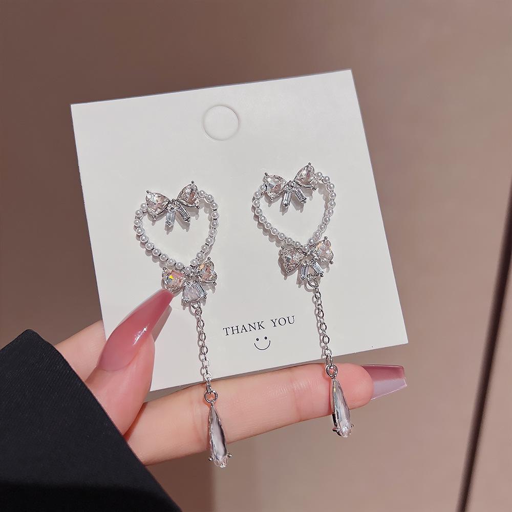 High-End Exaggerated Heart Bowknot Tassel Earrings for Women
High-End Exaggerated Heart Bowknot Tassel Earrings for Women