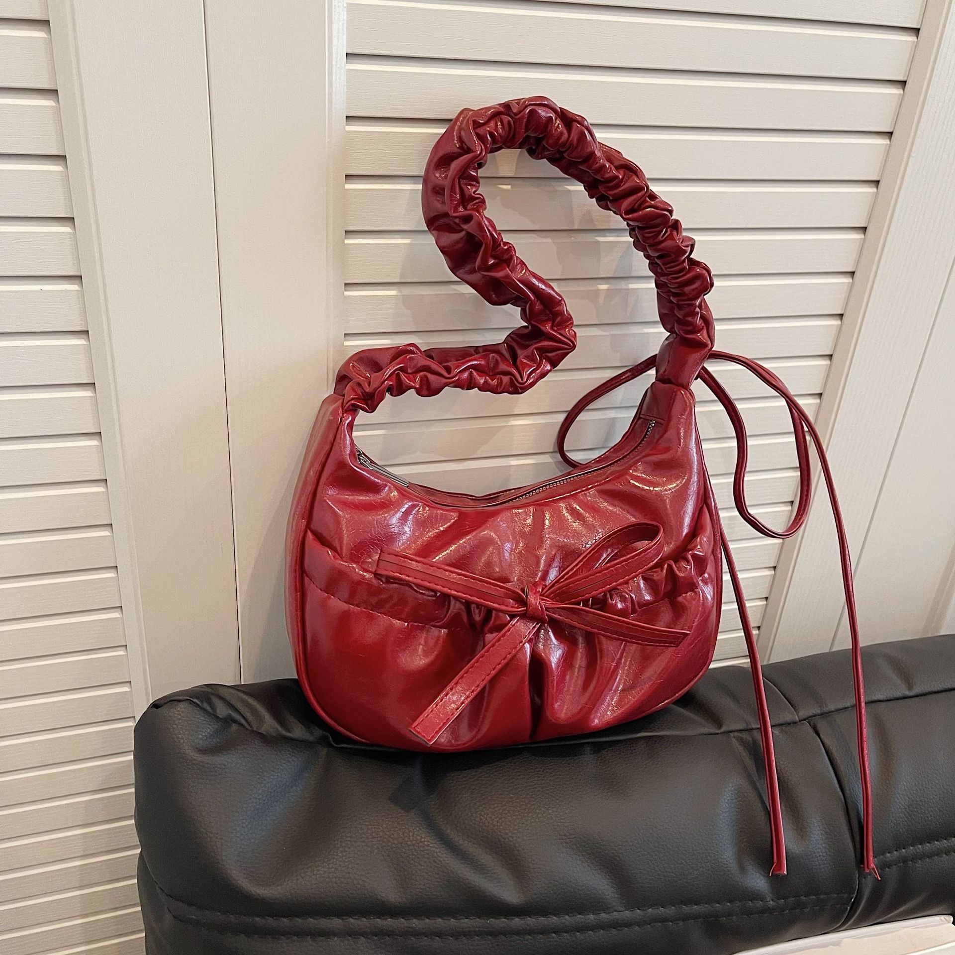 Популярна цього року плісирована сумка жіноча 2024 нова літня модна сумка-пельмень через плече з відчуттям високого класу, універсальна сумка під пахву червоний
Популярна цього року плісирована сумка жіноча 2024 нова літня модна сумка-пельмень через плече з відчуттям високого класу, універсальна сумка під пахву червоний