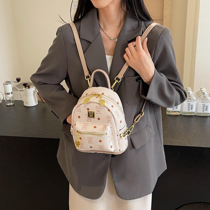 2025 autumn and winter new premium backpack fashion versatile casual schoolbag light luxury high-end trendy bag 19*11*21 покинуть белый
2025 autumn and winter new premium backpack fashion versatile casual schoolbag light luxury high-end trendy bag 19*11*21 покинуть белый