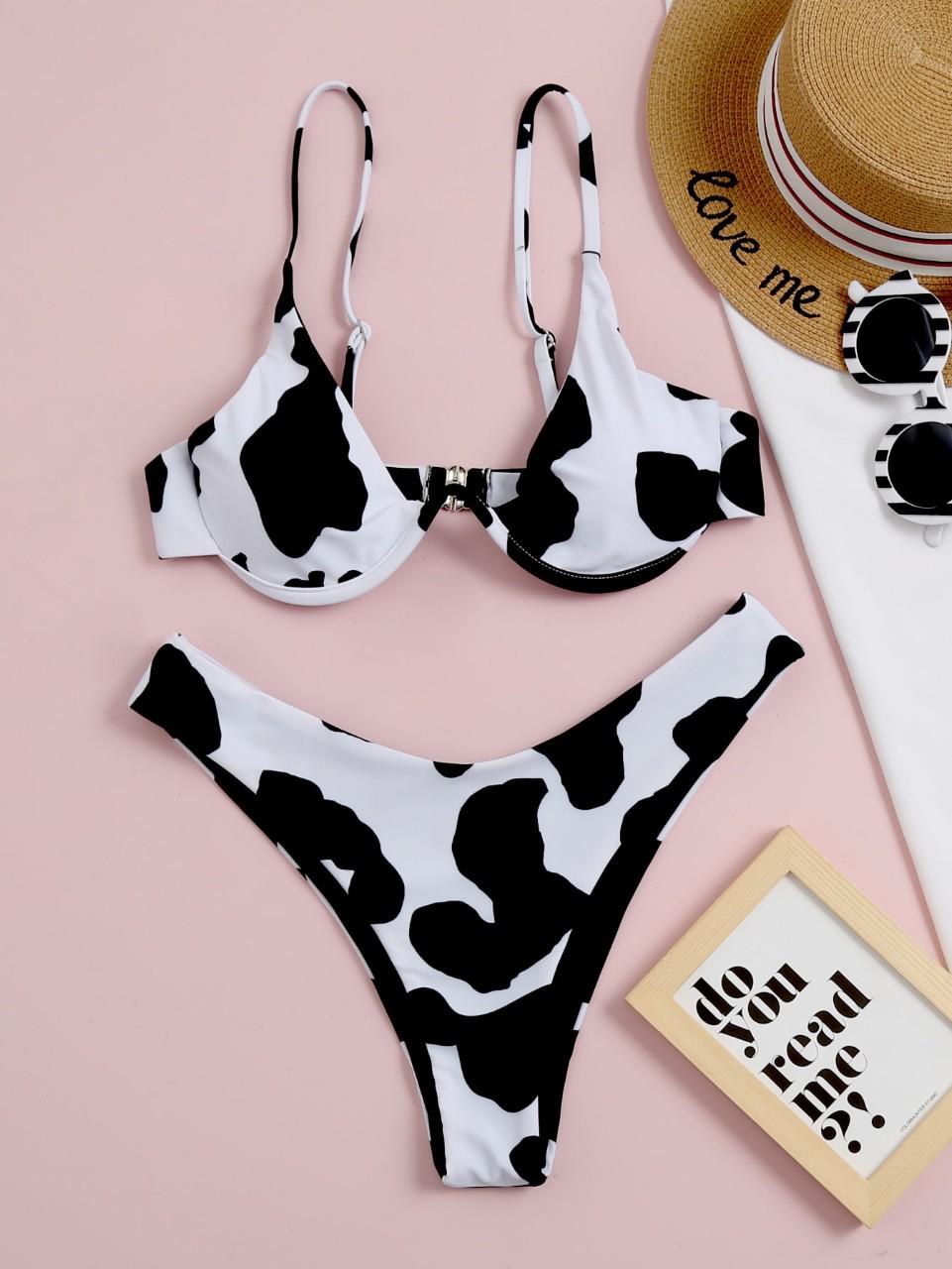 Пляжный белый купальник с принтом коровьей шкуры и сборками Large чёрный/белый
Пляжный белый купальник с принтом коровьей шкуры и сборками Large чёрный/белый