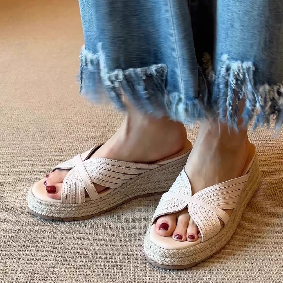 Genuine leather~ retro fashion hollow straw woven wedge heel sandals versatile outer wear open-toed thick-bottomed cool slippers 35
Genuine leather~ retro fashion hollow straw woven wedge heel sandals versatile outer wear open-toed thick-bottomed cool slippers 35