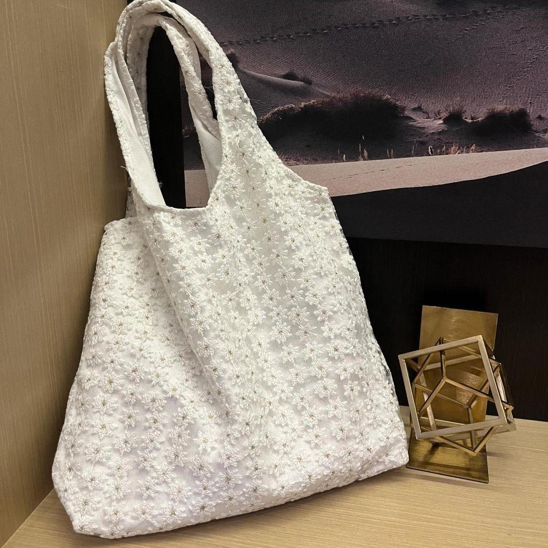 Summer fairy gas lace cherry blossom canvas bag women s new trendy Korean literary tote bag large capacity bag bag + shoulder strap
Summer fairy gas lace cherry blossom canvas bag women s new trendy Korean literary tote bag large capacity bag bag + shoulder strap