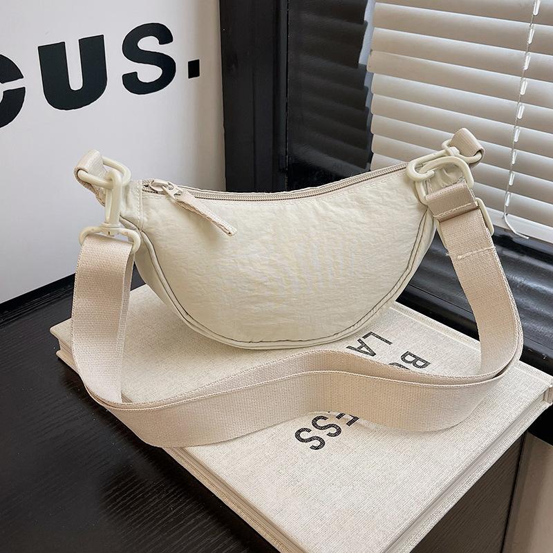 Casual versatile small cloth bag women s new shoulder messenger bag niche design simple dumpling bag
Casual versatile small cloth bag women s new shoulder messenger bag niche design simple dumpling bag