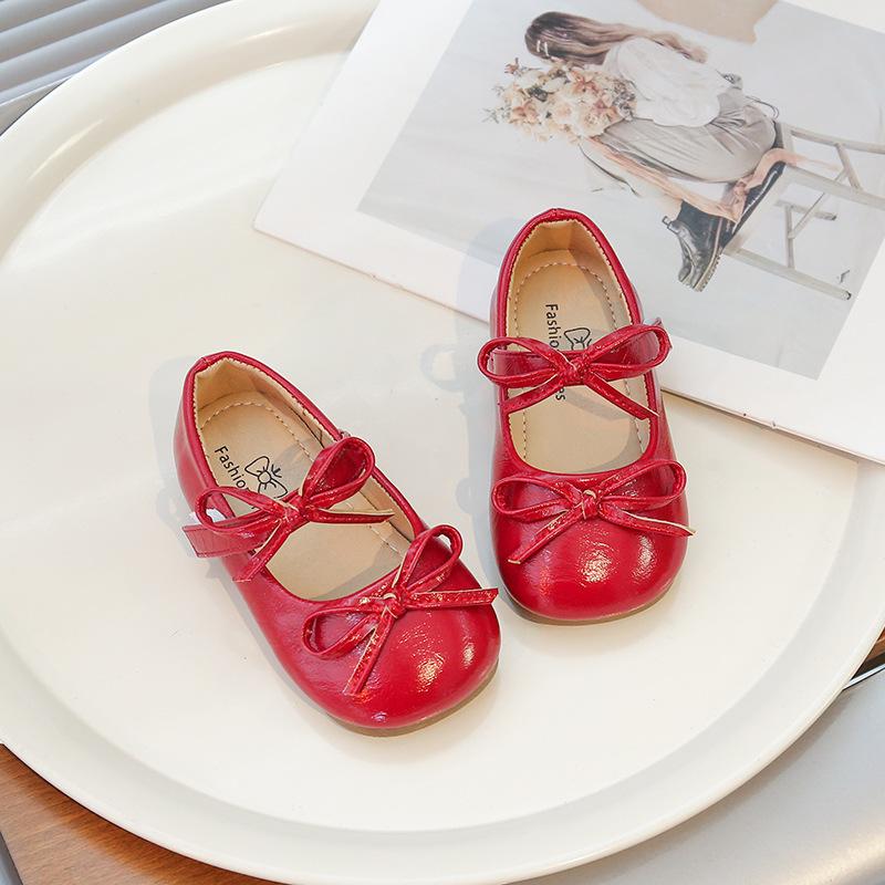 Туфли для танцев для девочек однотонные с круглым носком детские кожаные туфли с двойными бантами 2025 новые балетки для девочек мягкая подошва милые Инс 23 красный
Туфли для танцев для девочек однотонные с круглым носком детские кожаные туфли с двойными бантами 2025 новые балетки для девочек мягкая подошва милые Инс 23 красный