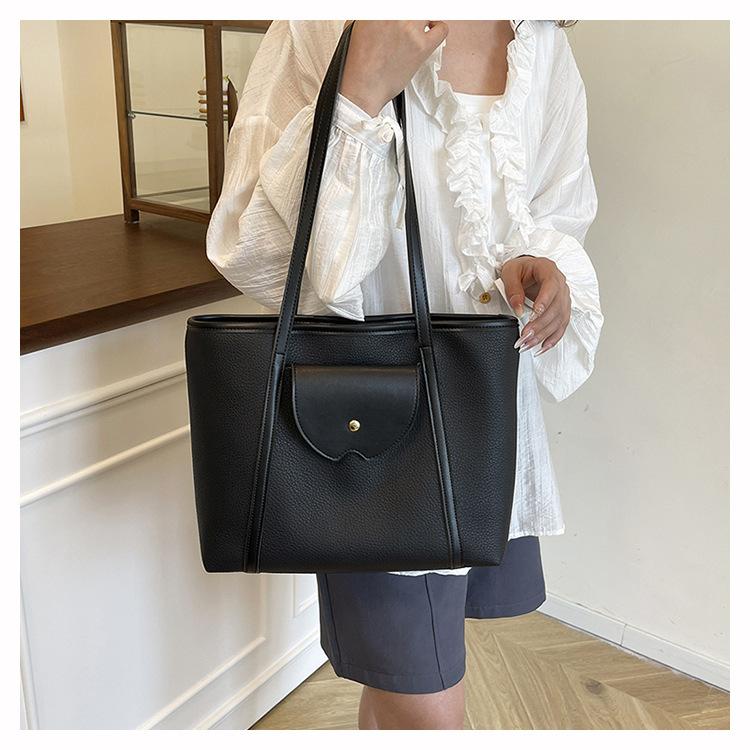 Bag women s large capacity 2025 new college student class shoulder bag texture work tote bag чорний
Bag women s large capacity 2025 new college student class shoulder bag texture work tote bag чорний