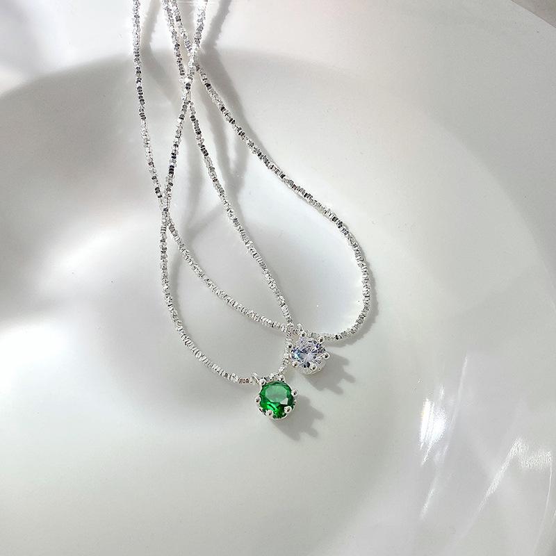 Broken Pieces, Two Grandmothers, Green Diamond Necklace, French Retro Court Style, White Diamond Collarbone Chain, Temperament
Broken Pieces, Two Grandmothers, Green Diamond Necklace, French Retro Court Style, White Diamond Collarbone Chain, Temperament