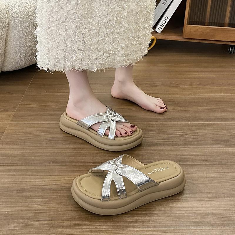 Cool slippers for women s summer wear 2025 new models with skirts, platform beach sandals, fashion flip-flops 35 бежевый
Cool slippers for women s summer wear 2025 new models with skirts, platform beach sandals, fashion flip-flops 35 бежевый