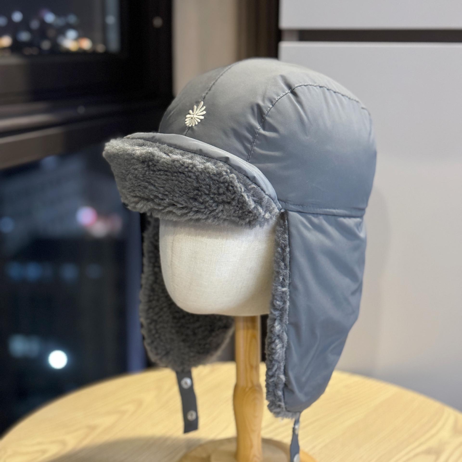 New style Lei Feng hat for women, winter thickened and fleece-lined lamb wool ear-protecting hat, men s windproof and cold-proof cotton hat for Adult54-60Average Size сірий колір
New style Lei Feng hat for women, winter thickened and fleece-lined lamb wool ear-protecting hat, men s windproof and cold-proof cotton hat for Adult54-60Average Size сірий колір