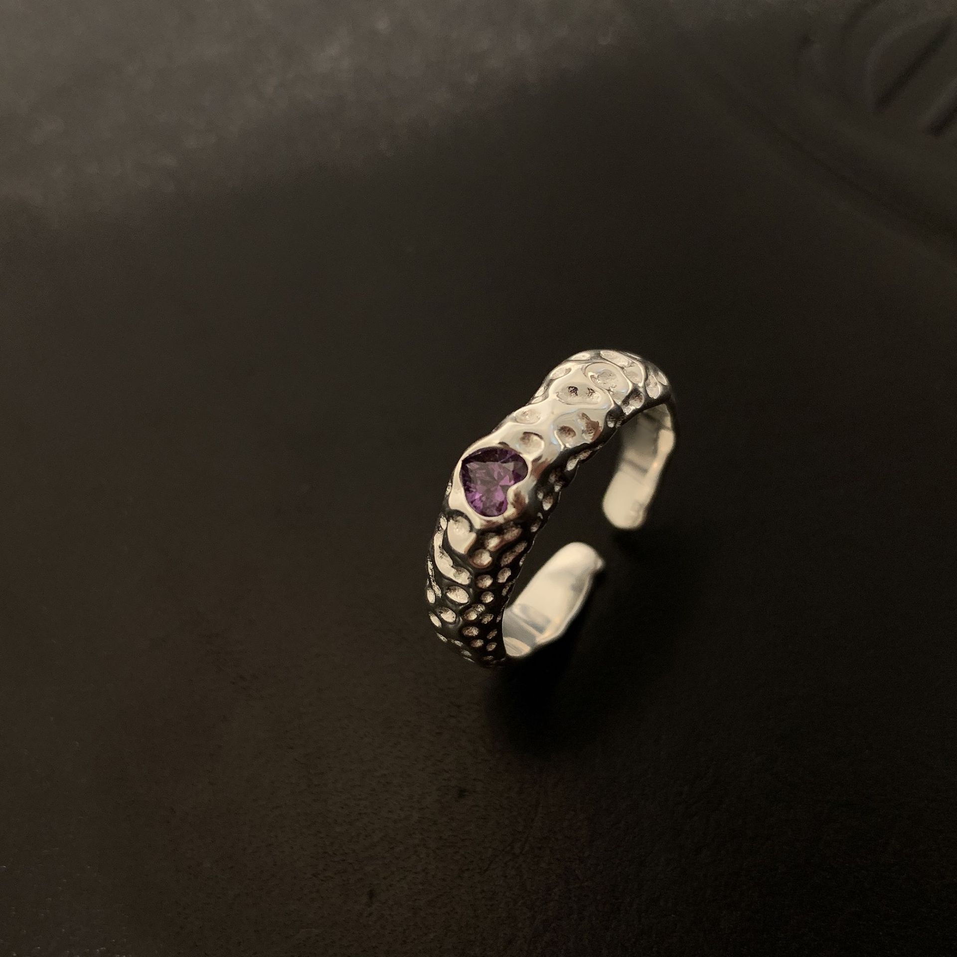 Purple Love Ring Female Cold Style French Texture Fashion Personality Niche Design Index Finger Ring adjustable opening
Purple Love Ring Female Cold Style French Texture Fashion Personality Niche Design Index Finger Ring adjustable opening