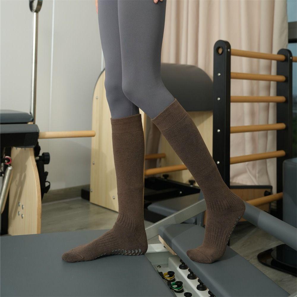 Long Tube Women Yoga Socks Anti-slip Yoga Fitness Socks Dot Socks Pilates Ballet Socks Sports темно-зелений колір
Long Tube Women Yoga Socks Anti-slip Yoga Fitness Socks Dot Socks Pilates Ballet Socks Sports темно-зелений колір