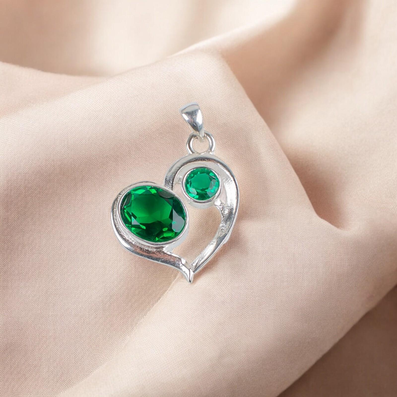 Chrome Diopside Gemstone 925 Sterling Silver Jewelry Heart Shape Pendant For Her CP-3-1
Chrome Diopside Gemstone 925 Sterling Silver Jewelry Heart Shape Pendant For Her CP-3-1