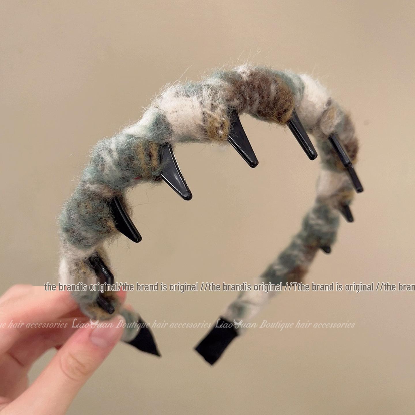 Gradient Wool Hairband for Women - Elegant High Forehead Style, 2025 New Design, Daily Wear, Non-Flattening Hair Accessory
Gradient Wool Hairband for Women - Elegant High Forehead Style, 2025 New Design, Daily Wear, Non-Flattening Hair Accessory