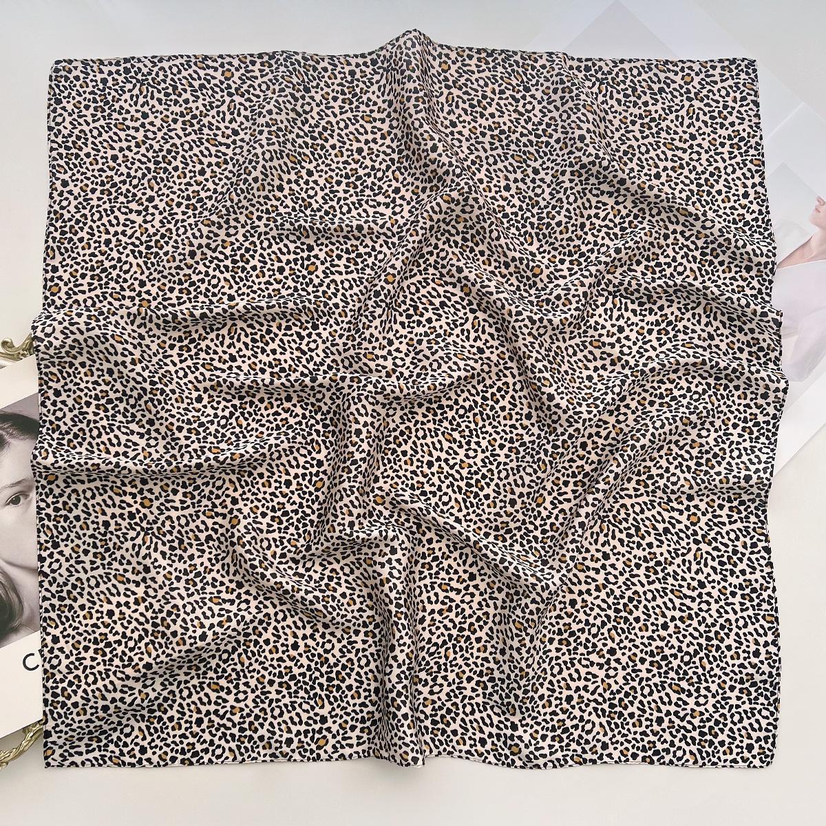 Ретро Леопардовый Принт Весенне-Летний Легкий и Тонкий Маленький Квадратный Шарф Офис Кондиционированное Помещение Иностранный Стиль Шаль 66cm
Ретро Леопардовый Принт Весенне-Летний Легкий и Тонкий Маленький Квадратный Шарф Офис Кондиционированное Помещение Иностранный Стиль Шаль 66cm