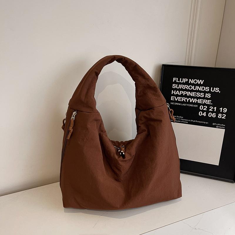New Large Capacity Nyl Tote Bag Women Casual Simple Shoulder Bag for College Students Commuting Versatile Texture Storage Bags коричневый
New Large Capacity Nyl Tote Bag Women Casual Simple Shoulder Bag for College Students Commuting Versatile Texture Storage Bags коричневый