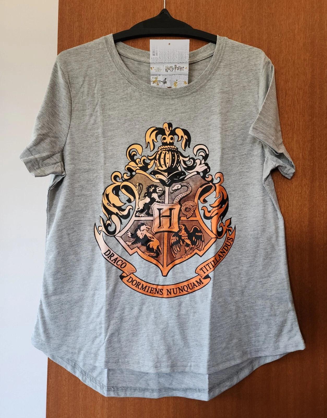 Harry Potter Ladies Hogwarts Crest Grey Printed Short Sleeve T Shirt Size 10 New XL
Harry Potter Ladies Hogwarts Crest Grey Printed Short Sleeve T Shirt Size 10 New XL