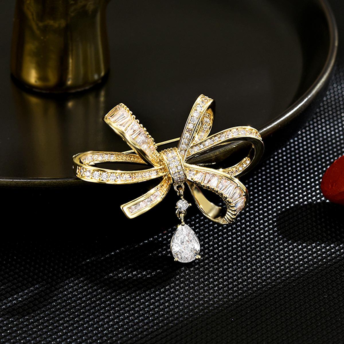 Women s Light Luxury Design Elegant Small Fragrance Bow Brooch Fashionable Versatile Niche Design Brooch Daily Accessories
Women s Light Luxury Design Elegant Small Fragrance Bow Brooch Fashionable Versatile Niche Design Brooch Daily Accessories
