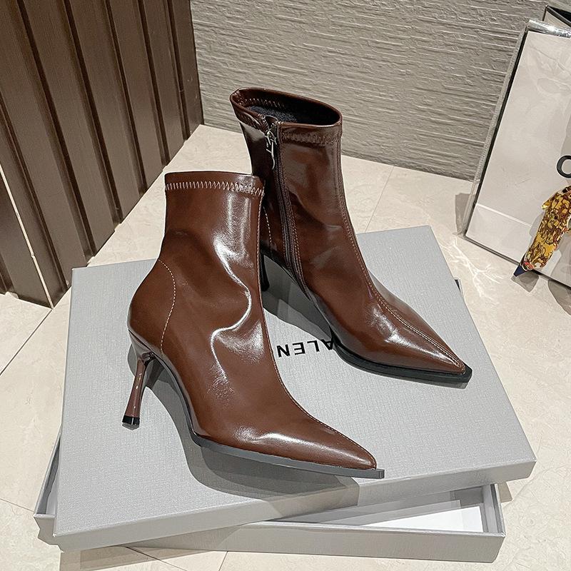 Ankola red short boots women s autumn and winter elastic thin boots pointed thin heel high heel short tube single 39 коричневий
Ankola red short boots women s autumn and winter elastic thin boots pointed thin heel high heel short tube single 39 коричневий