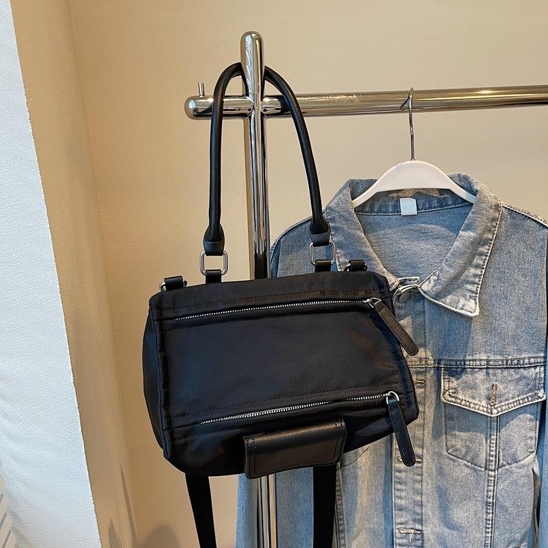 New Women s Bag, Nylon Cloth Versatile Fashion. чёрный
New Women s Bag, Nylon Cloth Versatile Fashion. чёрный