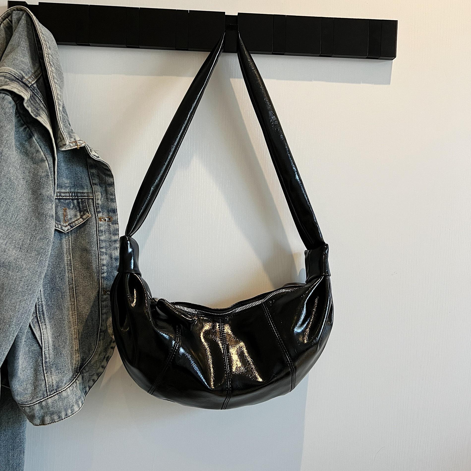 Retro pleated dumpling bag 2025 new large capacity knotted shoulder strap single shoulder messenger bag PU face women bag чорний
Retro pleated dumpling bag 2025 new large capacity knotted shoulder strap single shoulder messenger bag PU face women bag чорний