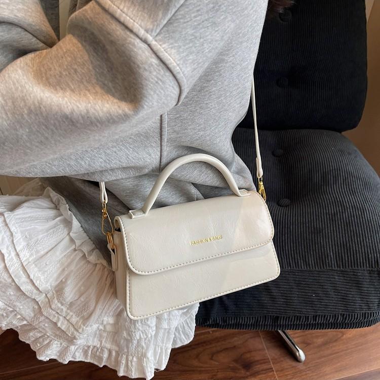 Retro small bag women s bag new fashion shoulder messenger bag high-end women s portable small square bag чёрный
Retro small bag women s bag new fashion shoulder messenger bag high-end women s portable small square bag чёрный