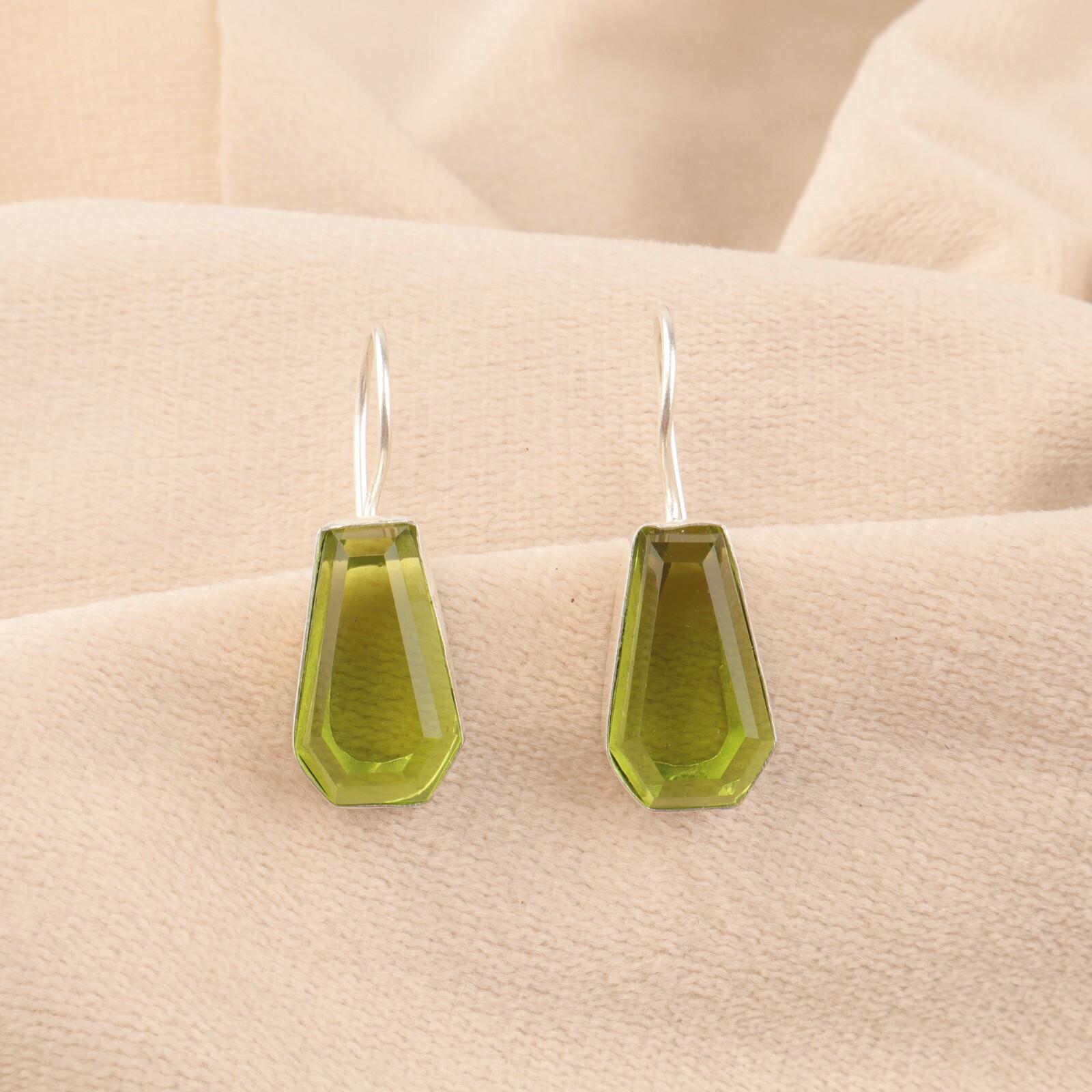 Перидот Драгоценный камень Ювелирные изделия из стерлингового серебра 925 пробы Ручной работы Серьги 1,26 Подарок для нее EE-138-7
Перидот Драгоценный камень Ювелирные изделия из стерлингового серебра 925 пробы Ручной работы Серьги 1,26 Подарок для нее EE-138-7