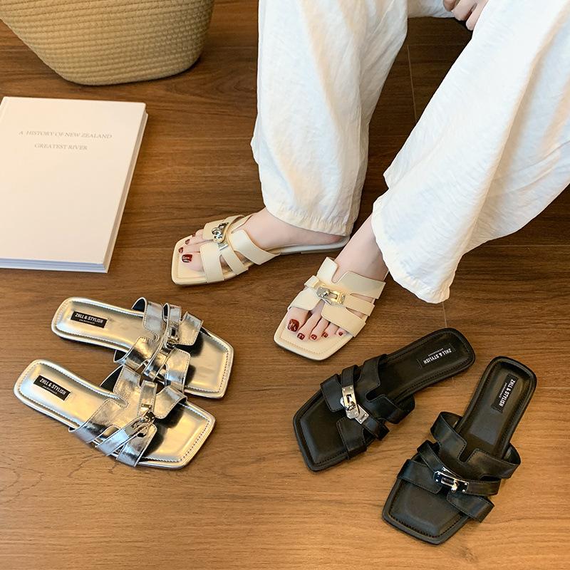 261-5 Summer new square head metal buckle hollowed out casual one-word sandals fattened and widened large size women s shoes 35 чорний
261-5 Summer new square head metal buckle hollowed out casual one-word sandals fattened and widened large size women s shoes 35 чорний
