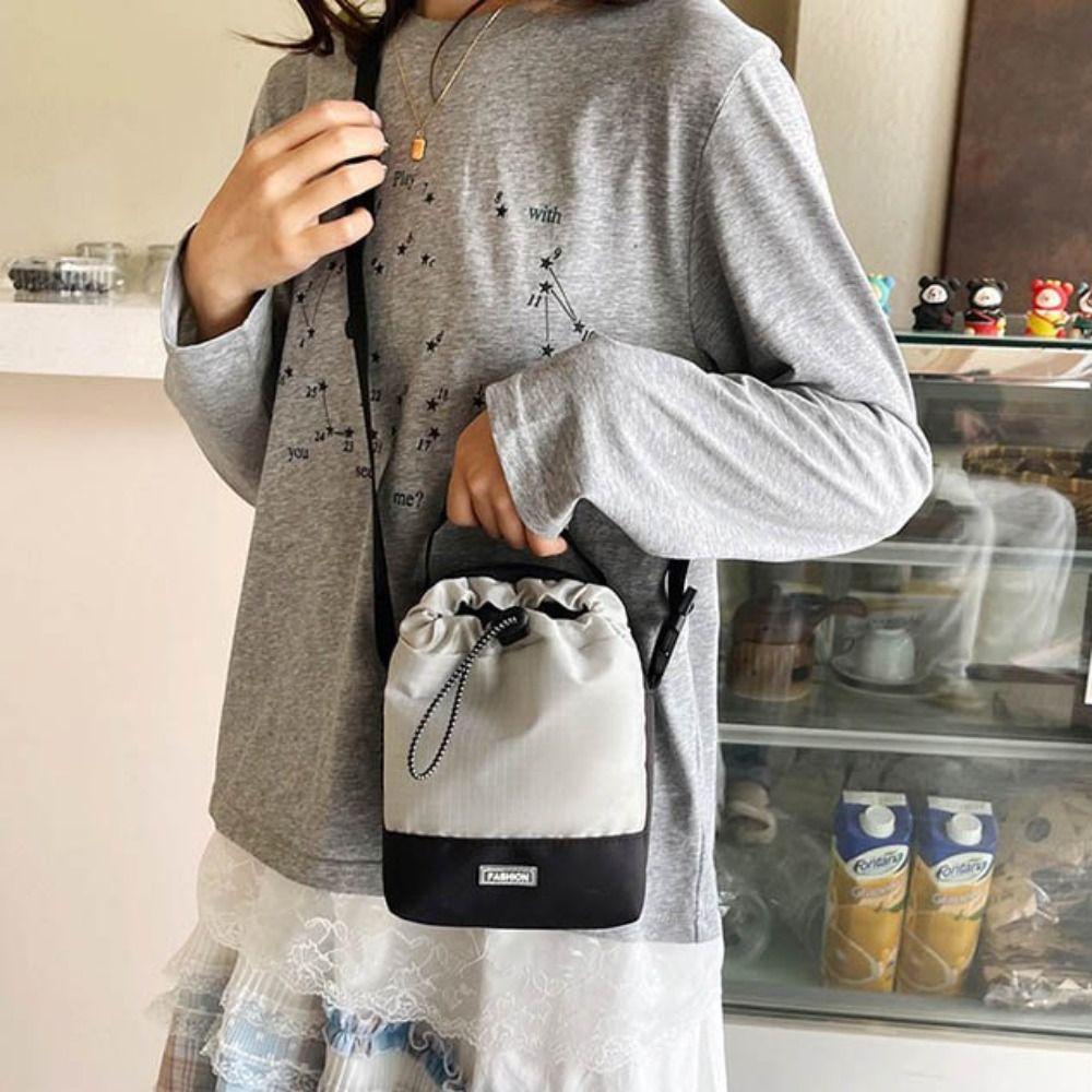 Adjustable Strap Phone Bag Lightweight Bucket Bag Leisure Water Bottle Bag Unisex чорний
Adjustable Strap Phone Bag Lightweight Bucket Bag Leisure Water Bottle Bag Unisex чорний