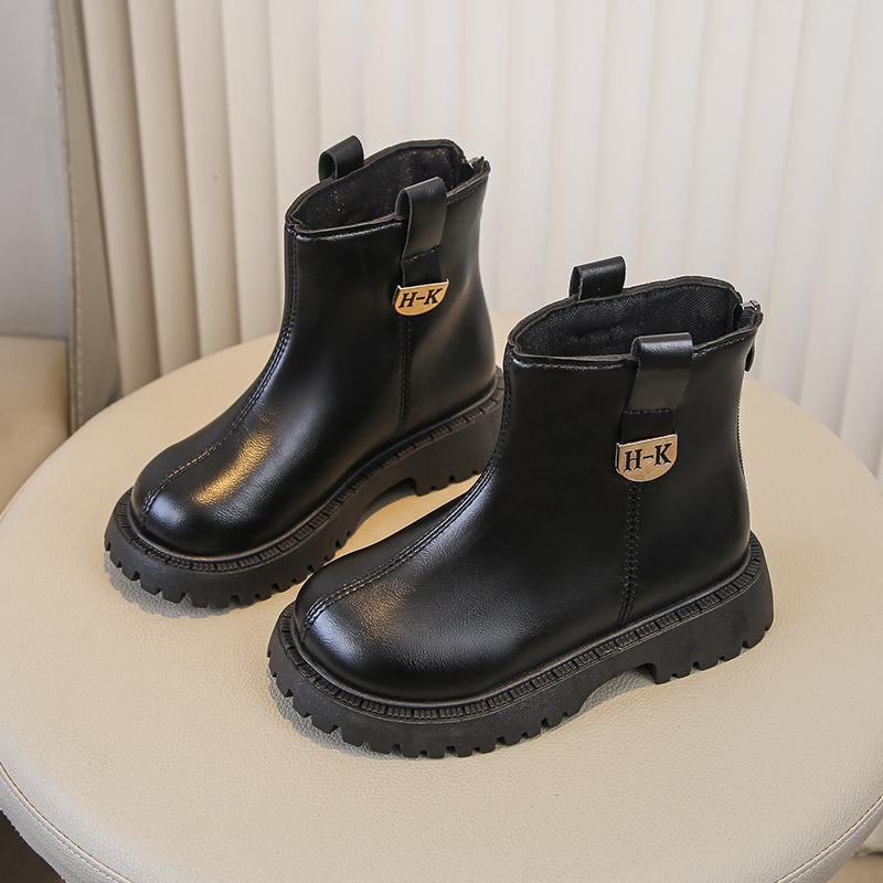 Girls Casual Short Boots Round Toes Soft Bottom Kids Ankle Boots Back Zipper Autumn Children Boots Non-slip 26 чёрный
Girls Casual Short Boots Round Toes Soft Bottom Kids Ankle Boots Back Zipper Autumn Children Boots Non-slip 26 чёрный