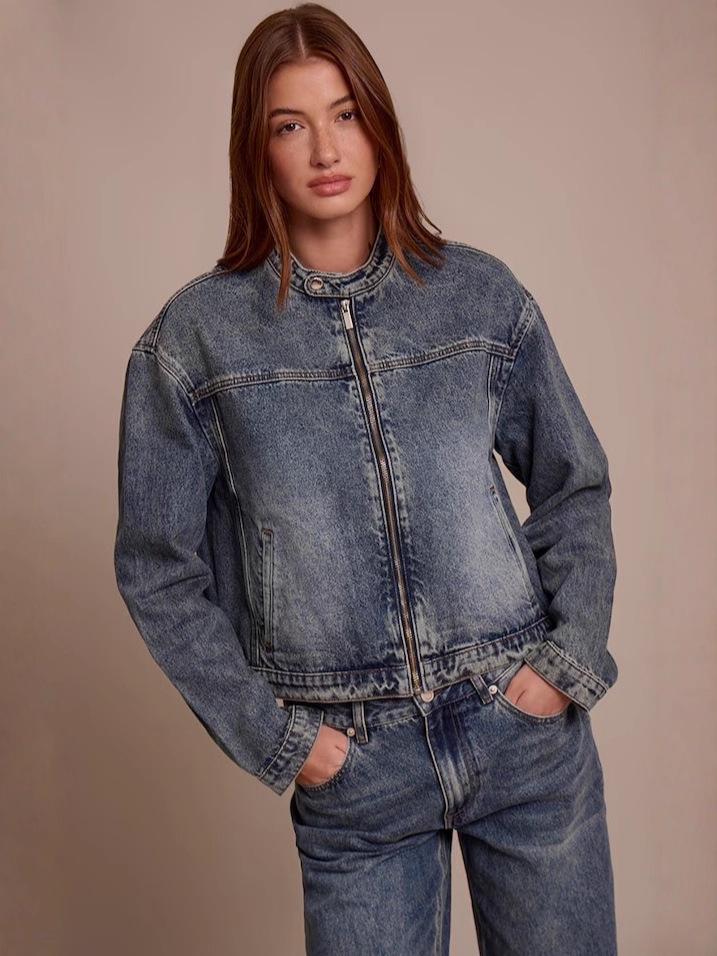 Retro Patchwork Denim Jacket for Women - Versatile College Style L
Retro Patchwork Denim Jacket for Women - Versatile College Style L