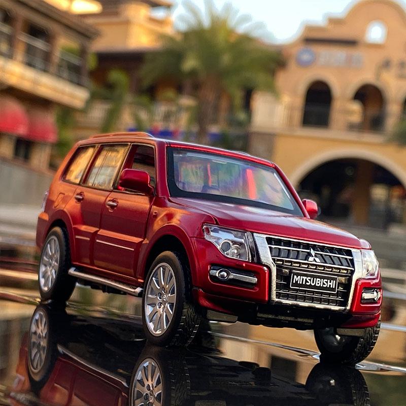 1:32 Mitsubishi PAJERO Alloy Car Model Diecasts Metal Toy Vehicles Car Model Simulation Sound and Light Collection Toy Gift красный
1:32 Mitsubishi PAJERO Alloy Car Model Diecasts Metal Toy Vehicles Car Model Simulation Sound and Light Collection Toy Gift красный
