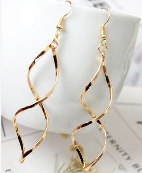 The New Minimalist Spiral Curled Copper Earrings, Design Sense Of Wave Curve Gold Drop Earrings Female Zircon Long Earrings золотой
The New Minimalist Spiral Curled Copper Earrings, Design Sense Of Wave Curve Gold Drop Earrings Female Zircon Long Earrings золотой