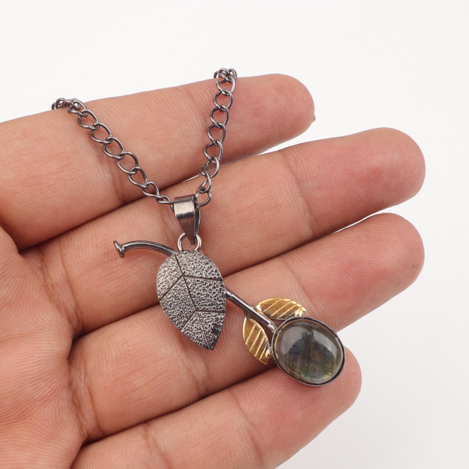 925 Sterling Silver Labradorite Gemstone Handcrafted Pendant Jewelry For Women PP-55-23
925 Sterling Silver Labradorite Gemstone Handcrafted Pendant Jewelry For Women PP-55-23