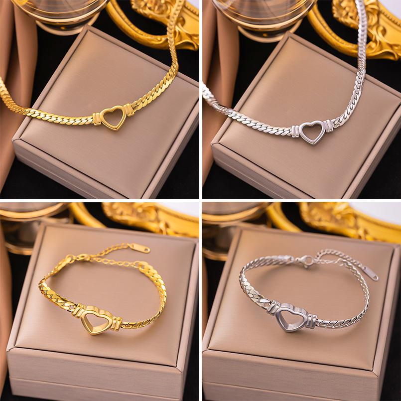 2023 Minimalist Exquisite Heart Necklace: Versatile Titanium Steel Hollow Clavicle Chain
2023 Minimalist Exquisite Heart Necklace: Versatile Titanium Steel Hollow Clavicle Chain