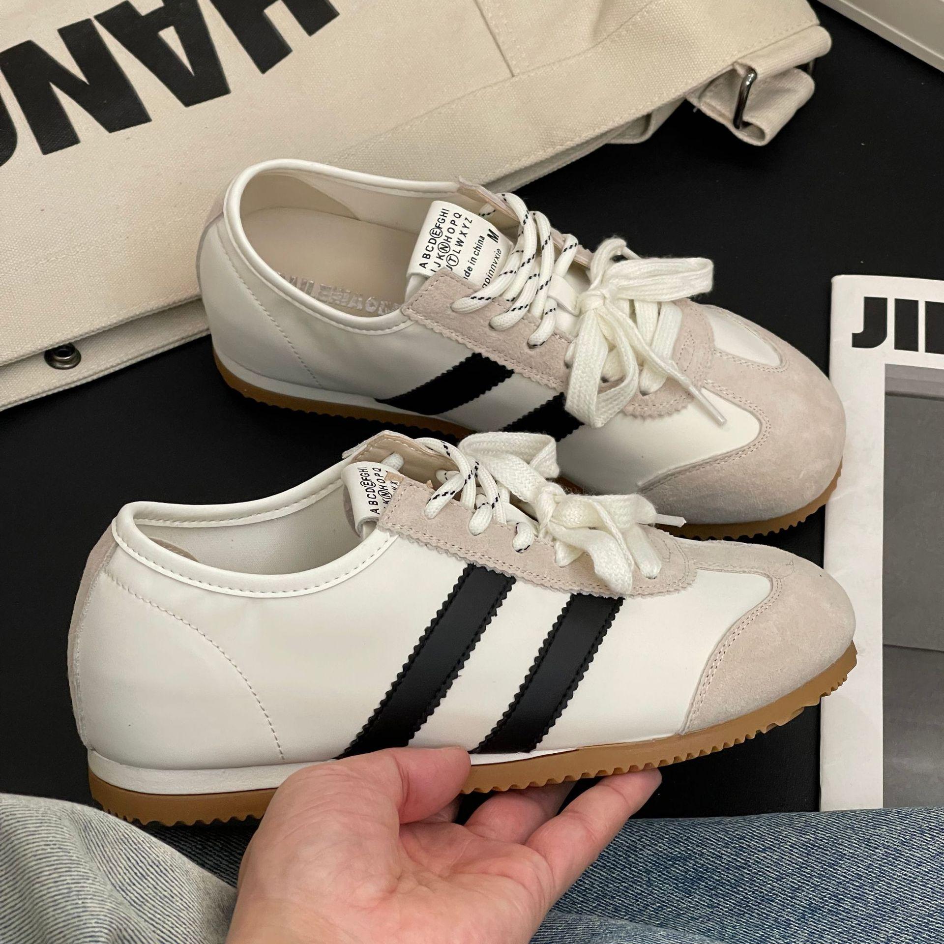 New summer thin leather round head inner height increase women s versatile color matching sports and leisure shoes 40
New summer thin leather round head inner height increase women s versatile color matching sports and leisure shoes 40