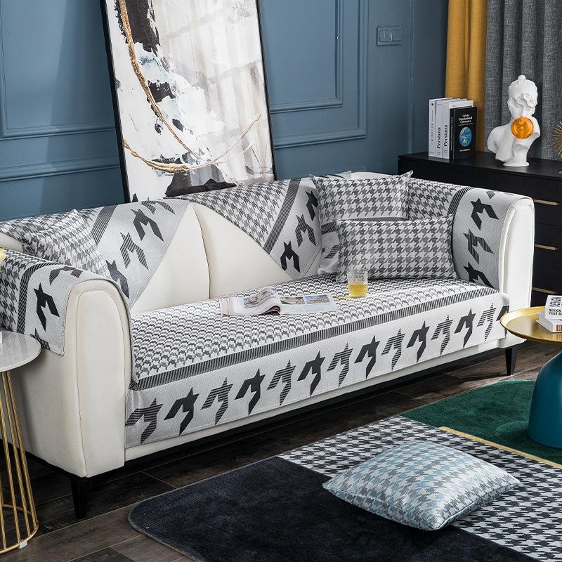 Летняя подушка для дивана Ice Silk Houndstooth, подушка для дивана, современный нескользящий универсальный коврик из ротанга, чехол для дивана, летний коврик 70*70
Летняя подушка для дивана Ice Silk Houndstooth, подушка для дивана, современный нескользящий универсальный коврик из ротанга, чехол для дивана, летний коврик 70*70