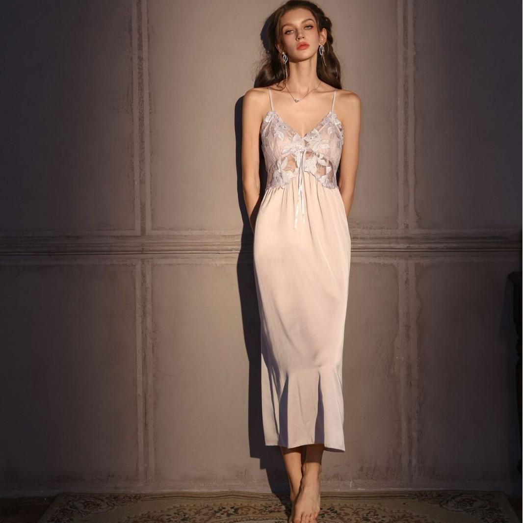 Сексуальна жіноча піжама з крижаного шовку, тонка французька нічна сукня на бретельках з нагрудною накладкою, довга, стиль квітки магнолії, чисте бажання, домашній одяг XL
Сексуальна жіноча піжама з крижаного шовку, тонка французька нічна сукня на бретельках з нагрудною накладкою, довга, стиль квітки магнолії, чисте бажання, домашній одяг XL