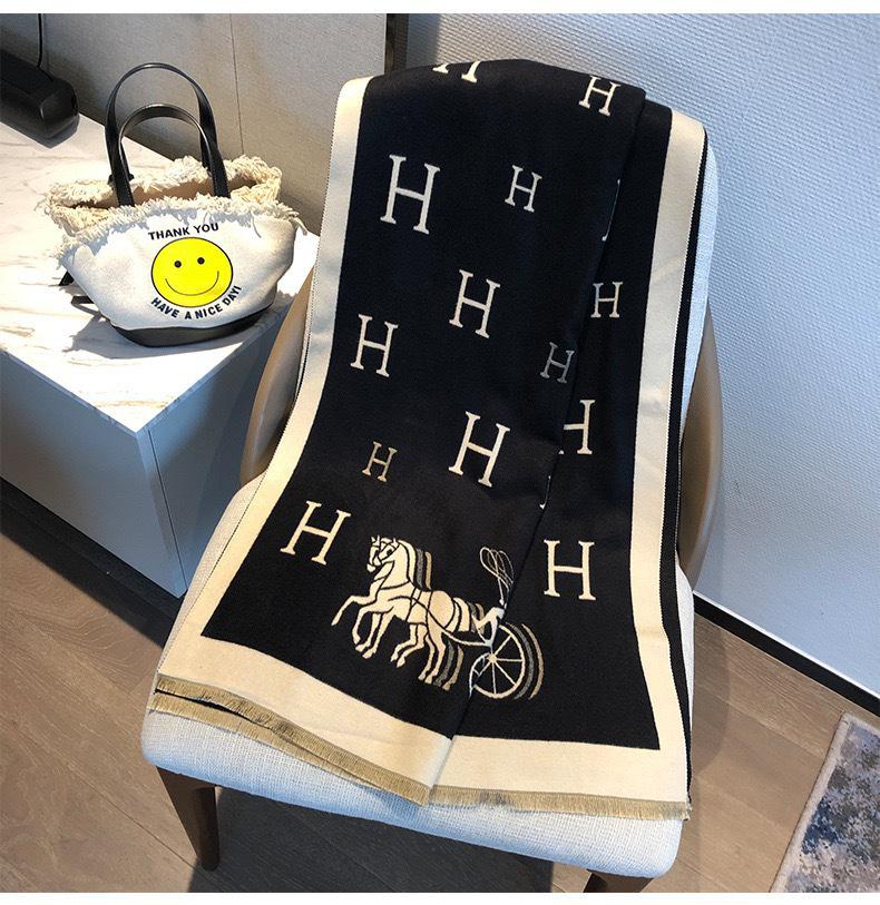 Жіночий двосторонній шарф з кашемірової суміші - Осіння/Зимова тепла шаль, Універсальна мода високого класу 185 x 65 cm
Жіночий двосторонній шарф з кашемірової суміші - Осіння/Зимова тепла шаль, Універсальна мода високого класу 185 x 65 cm