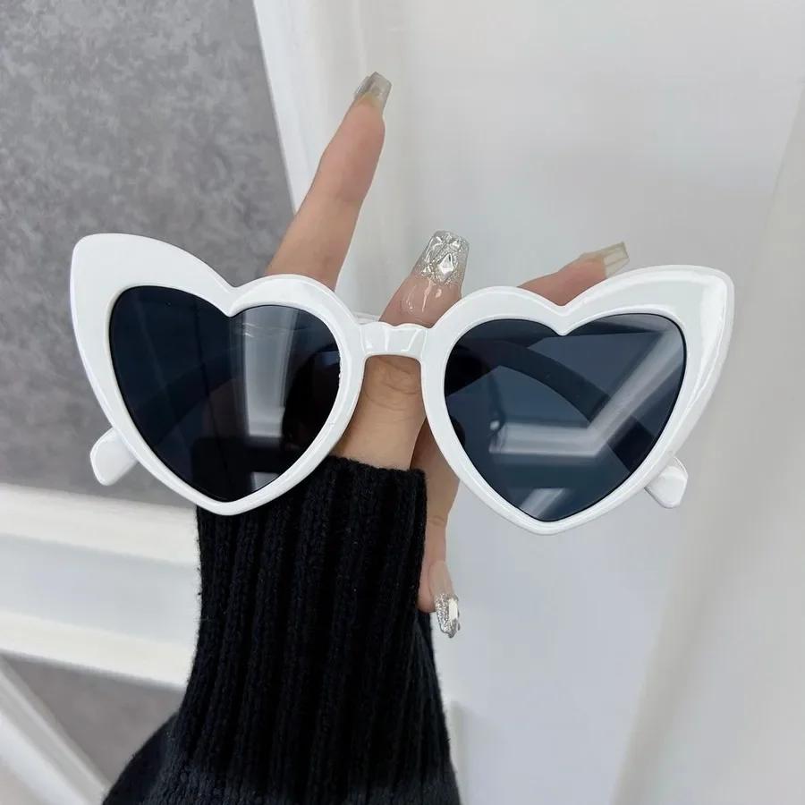 High Quality Designer Cat Eye Sunglasses Women Men Vintage Sun Glasses Female Male Heart Frame Mirror Retro Sun Glasses
High Quality Designer Cat Eye Sunglasses Women Men Vintage Sun Glasses Female Male Heart Frame Mirror Retro Sun Glasses
