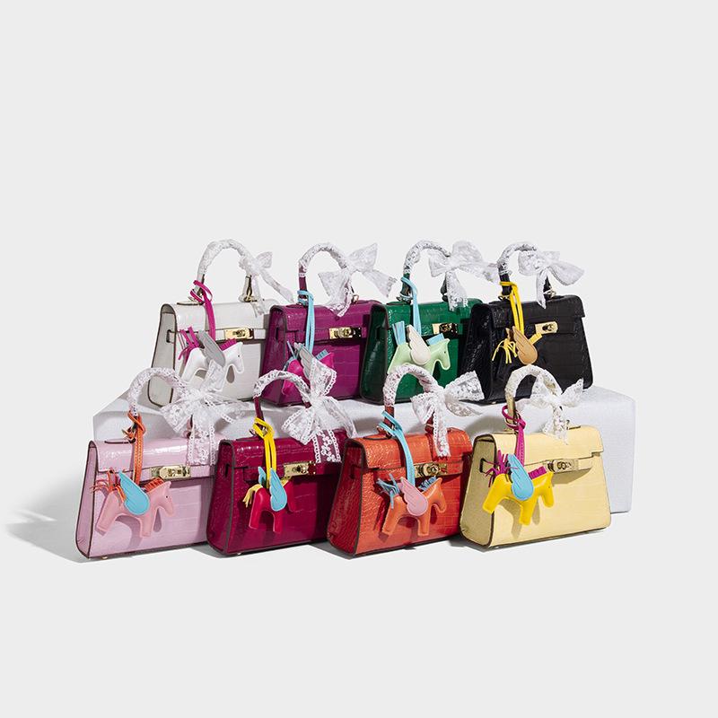 2025 summer new lock Kelly small bag with pendant beautiful fashion versatile shoulder crossbody high texture women s bag average size
2025 summer new lock Kelly small bag with pendant beautiful fashion versatile shoulder crossbody high texture women s bag average size