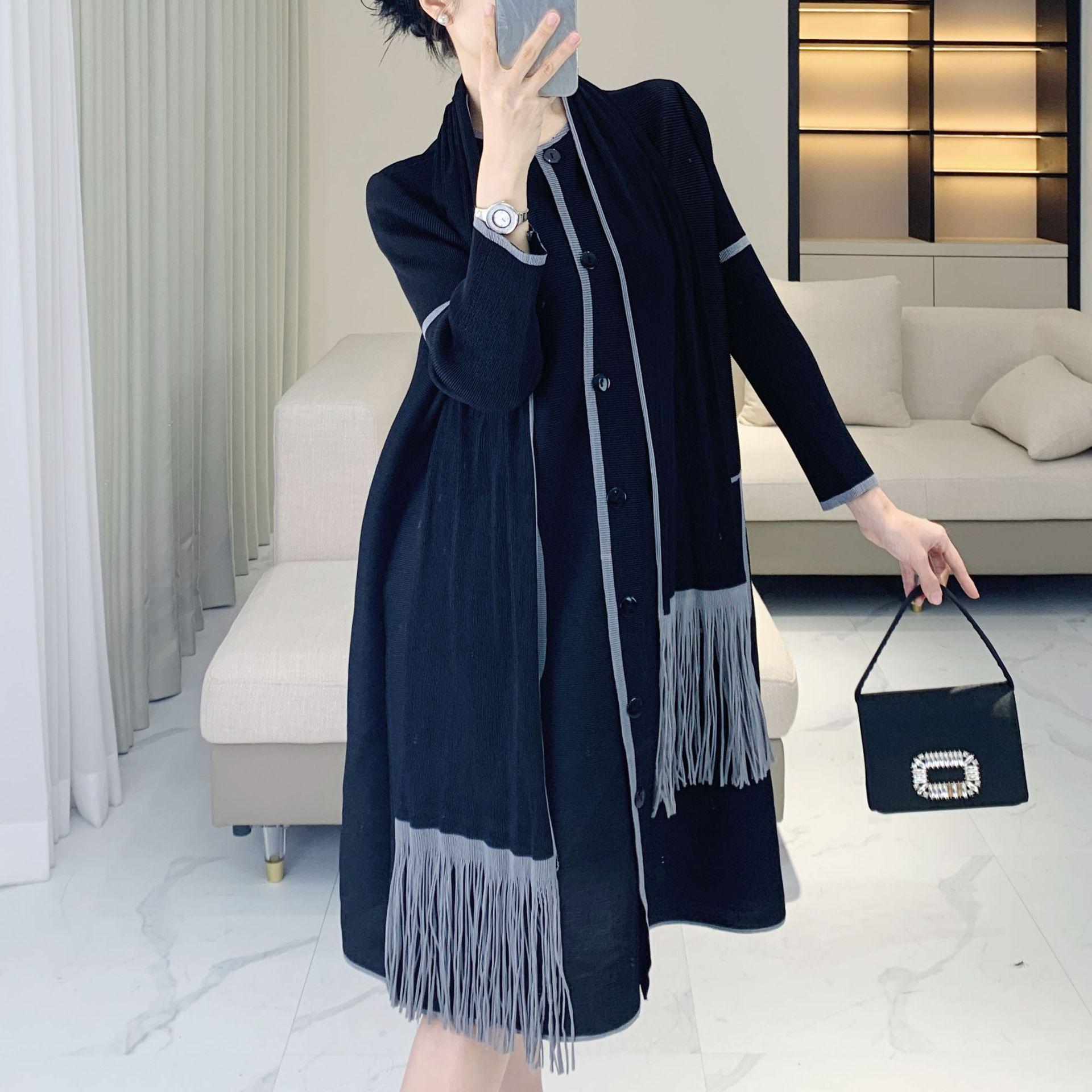 Платье в стиле Хепберн Miyake Pleats с колор-блоком и шарфом с бахромой, комплект из двух предметов для женщин One Size (suitable for 90-150 jin) чёрный
Платье в стиле Хепберн Miyake Pleats с колор-блоком и шарфом с бахромой, комплект из двух предметов для женщин One Size (suitable for 90-150 jin) чёрный