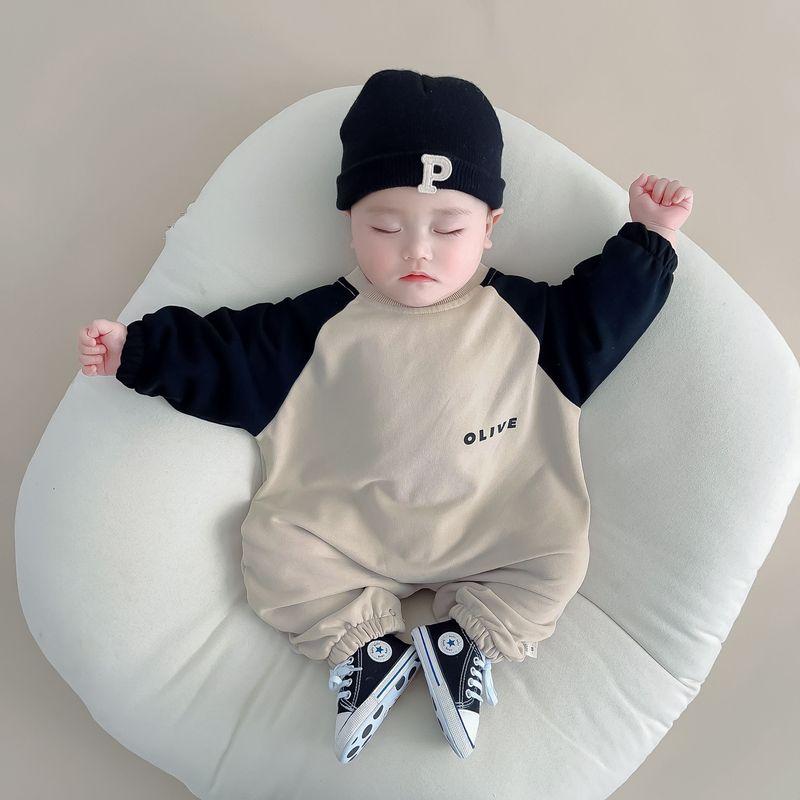 Baby Clothes for Spring and Autumn, One-Year-Old Boy Romper Sweatshirt, Korean Style, Fashionable Long-Sleeve Autumn Outfit for Going Out Olive Gray Long Sleeves 66 cm
Baby Clothes for Spring and Autumn, One-Year-Old Boy Romper Sweatshirt, Korean Style, Fashionable Long-Sleeve Autumn Outfit for Going Out Olive Gray Long Sleeves 66 cm