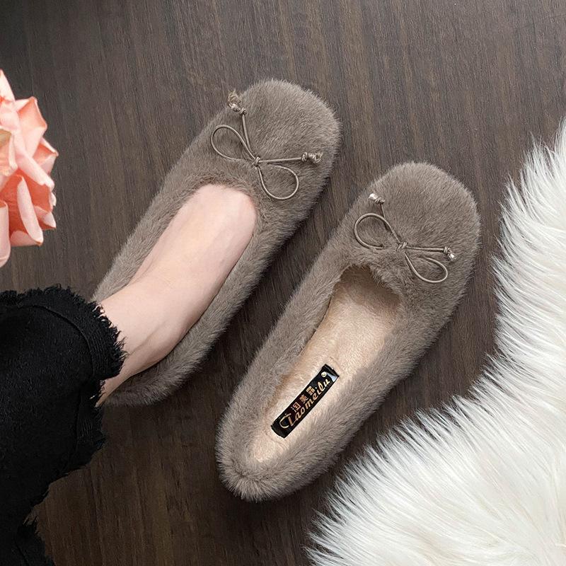 Small man one-pedal women s shoes gentle bow fluffy plush single shoes women s 2025 new autumn and winter outer wear cotton shoes 31 сірий колір
Small man one-pedal women s shoes gentle bow fluffy plush single shoes women s 2025 new autumn and winter outer wear cotton shoes 31 сірий колір