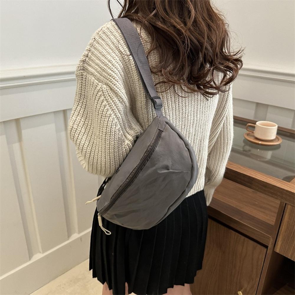 Large Capacity Oxford Cloth Crossbody Bag Wide Shoulder Strap Dumpling Bag Outdoor чорний
Large Capacity Oxford Cloth Crossbody Bag Wide Shoulder Strap Dumpling Bag Outdoor чорний