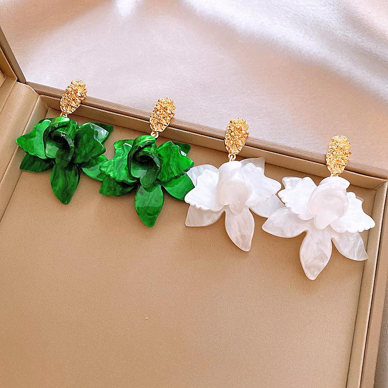 New atmosphere flower stud earrings ins wind small fresh temperament earrings Internet celebrity same versatile earrings women
New atmosphere flower stud earrings ins wind small fresh temperament earrings Internet celebrity same versatile earrings women