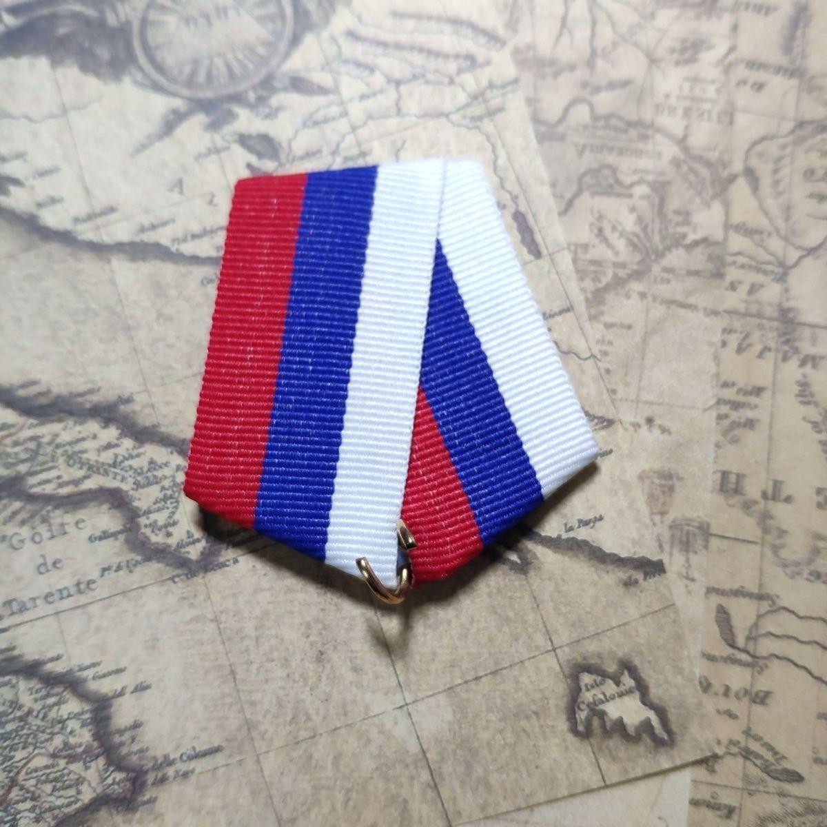 Аксессуар для советской медали ручной работы с цветовой гаммой красного, синего и белорусского флага имеет алюминиевую подвесную пластину с открытой петлей. #1
Аксессуар для советской медали ручной работы с цветовой гаммой красного, синего и белорусского флага имеет алюминиевую подвесную пластину с открытой петлей. #1