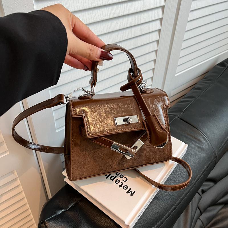Fashion platinum handbag women s new shoulder messenger bag classic high-end small square bag
Fashion platinum handbag women s new shoulder messenger bag classic high-end small square bag