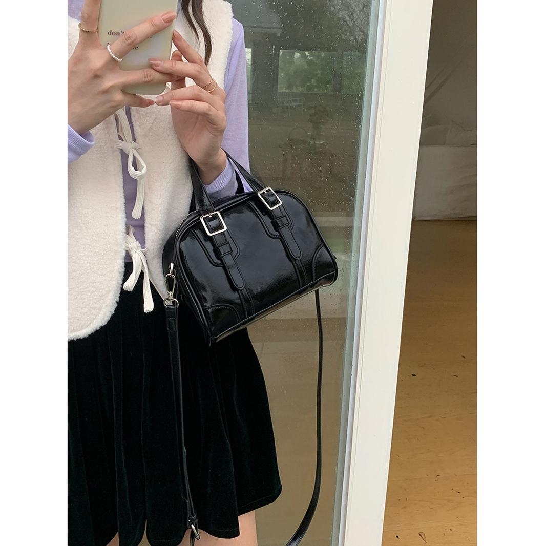 Вінтажна жіноча сумка через плече Модна сумка через плече на широкому ремені Ретро-подушка Сумочка-мессенджер Жіноча сумка-клатч Гаманці-тоут чорний
Вінтажна жіноча сумка через плече Модна сумка через плече на широкому ремені Ретро-подушка Сумочка-мессенджер Жіноча сумка-клатч Гаманці-тоут чорний