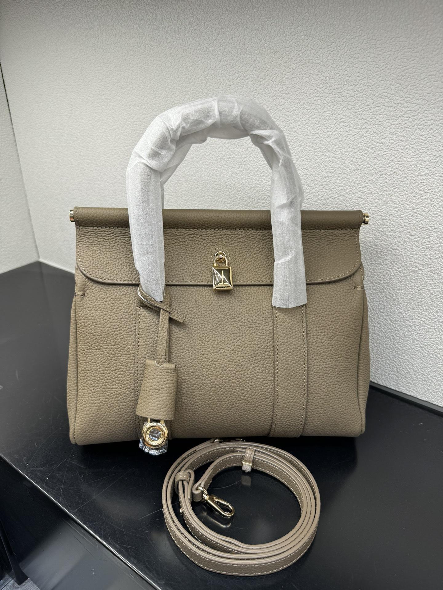 Large-capacity workplace commuting handbag, cowhide women s bag, versatile for travel, single-shoulder crossbody bag 25x12.5x18cm хакі
Large-capacity workplace commuting handbag, cowhide women s bag, versatile for travel, single-shoulder crossbody bag 25x12.5x18cm хакі